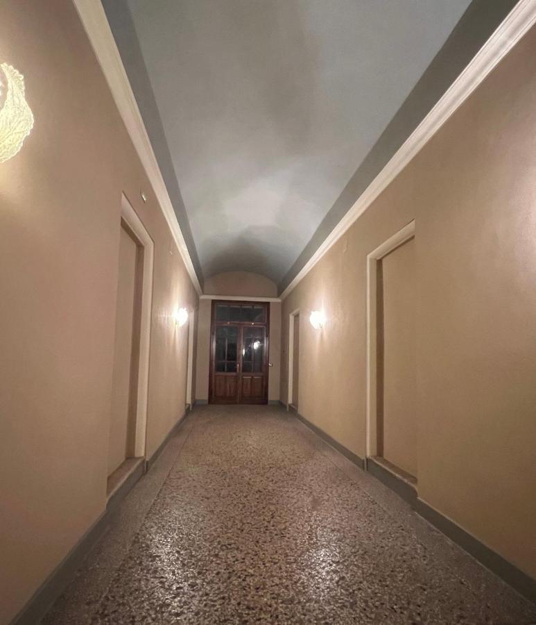 Grande Stanza Matrimoniale In Palazzo Signorile Apartment Mirandola Exterior photo